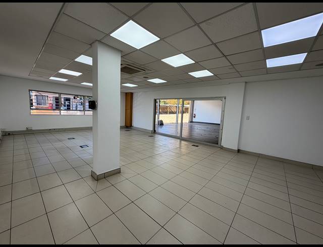 2,227.20M² SHOWROOM TO LET IN BRUMA